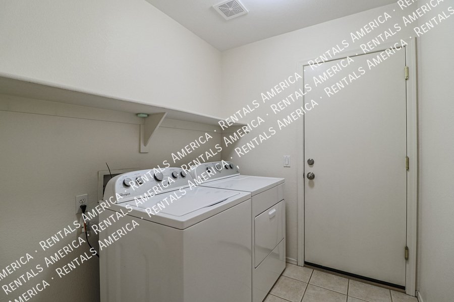 4 Bed 2 Bath Single level Home -MOVE IN READY property image