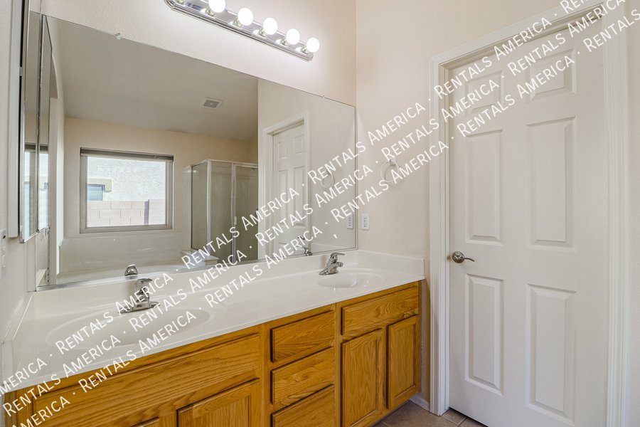 4 Bed 2 Bath Single level Home -MOVE IN READY property image