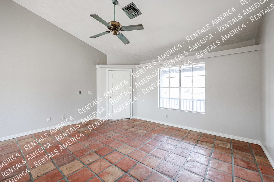 Great Location ~ 3/2 w/Pool and NO HOA! property image