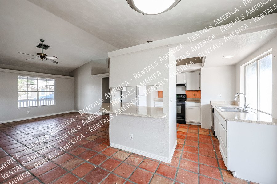 Great Location ~ 3/2 w/Pool and NO HOA! property image