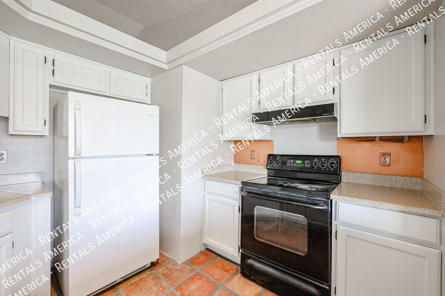 Great Location ~ 3/2 w/Pool and NO HOA! property image