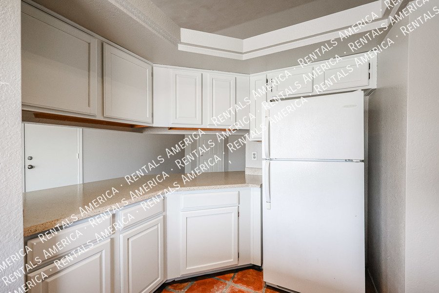 Great Location ~ 3/2 w/Pool and NO HOA! property image