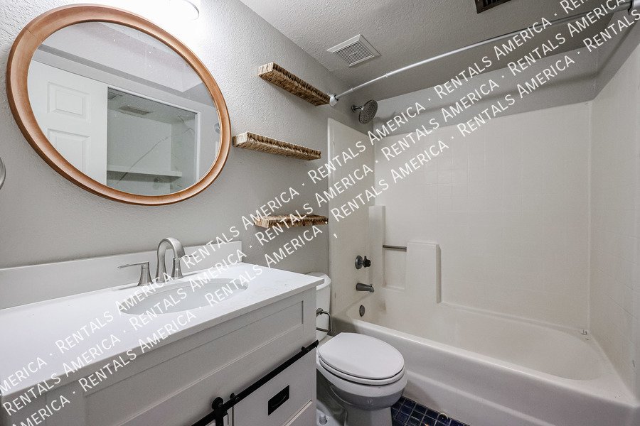 Great Location ~ 3/2 w/Pool and NO HOA! property image