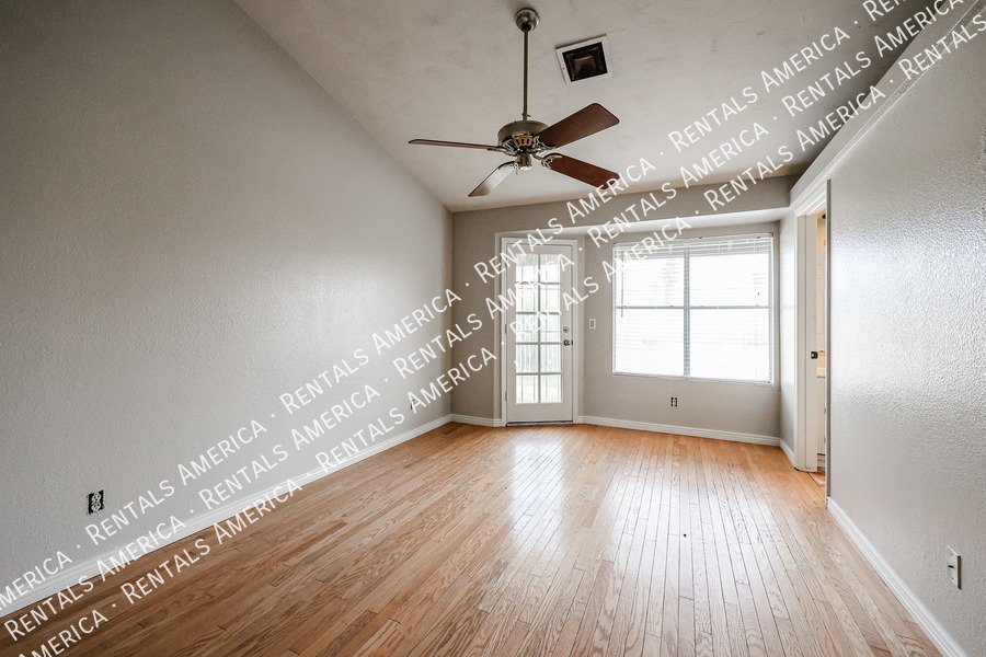 Great Location ~ 3/2 w/Pool and NO HOA! property image