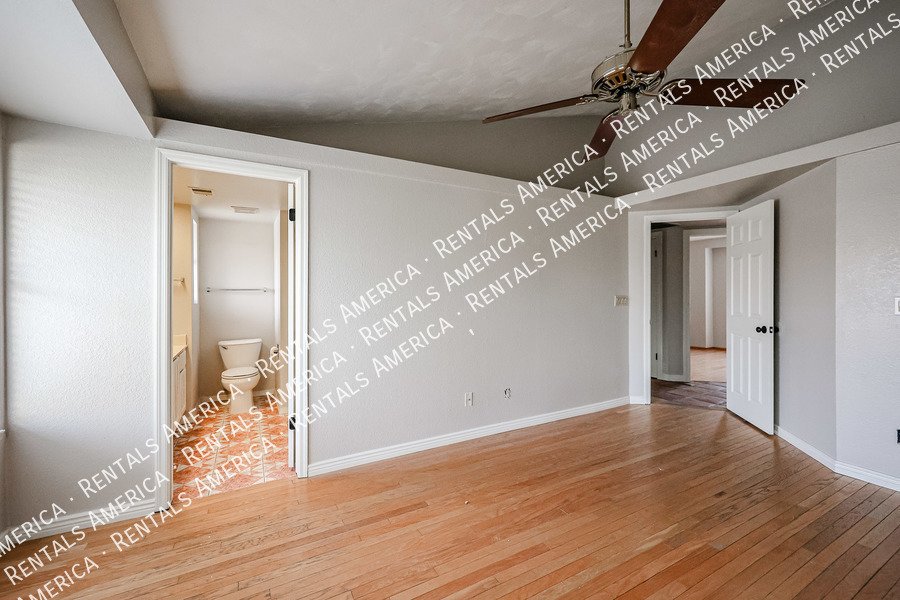 Great Location ~ 3/2 w/Pool and NO HOA! property image