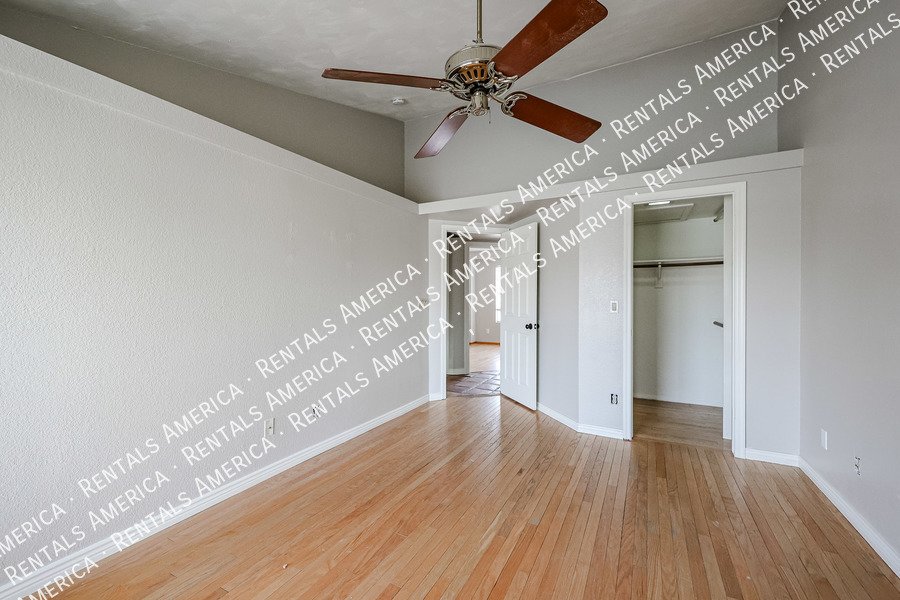 Great Location ~ 3/2 w/Pool and NO HOA! property image