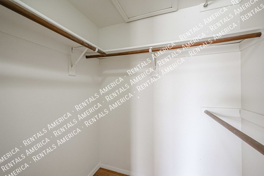 Great Location ~ 3/2 w/Pool and NO HOA! property image