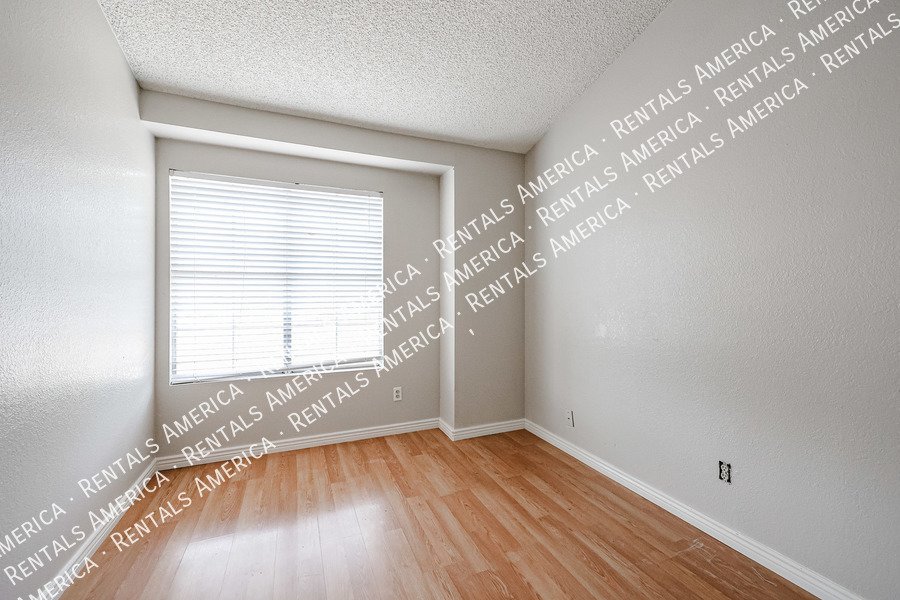 Great Location ~ 3/2 w/Pool and NO HOA! property image