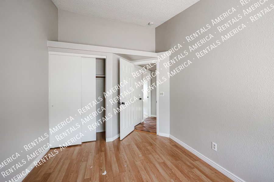 Great Location ~ 3/2 w/Pool and NO HOA! property image