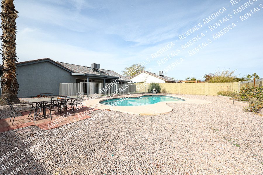 Great Location ~ 3/2 w/Pool and NO HOA! property image