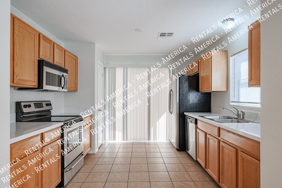 Beautifully updated 3 bedroom, 2 bath in Litchfield Park! property image