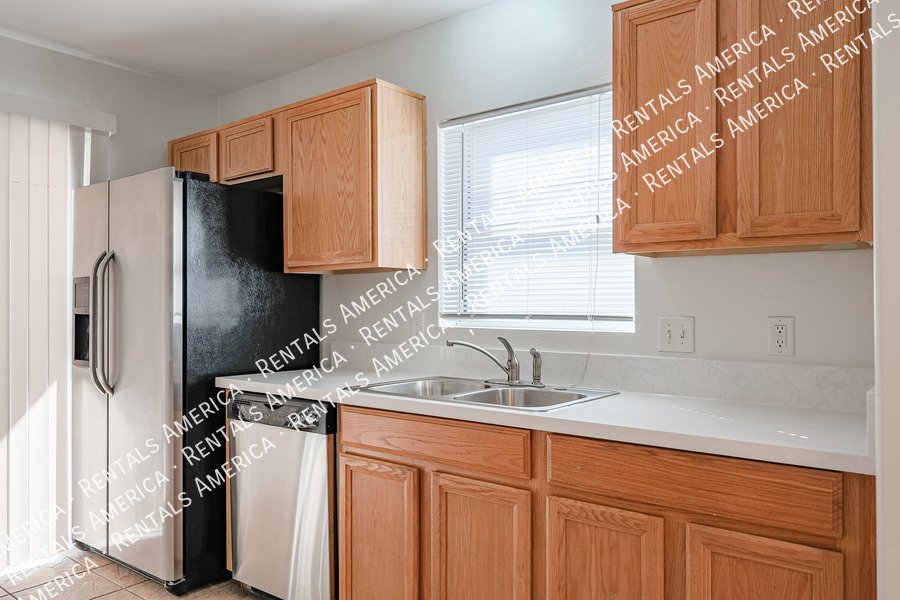 Beautifully updated 3 bedroom, 2 bath in Litchfield Park! property image