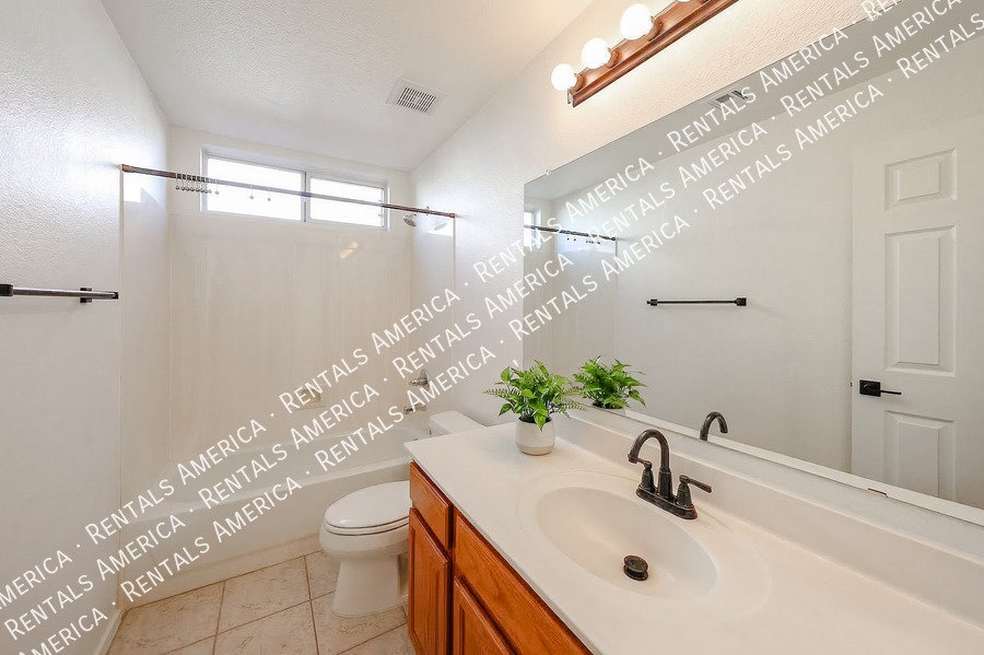 Cozy 2 Bed 2 Bath in North Phx Has Gorgeous Fixtures & Great Spaces! property image