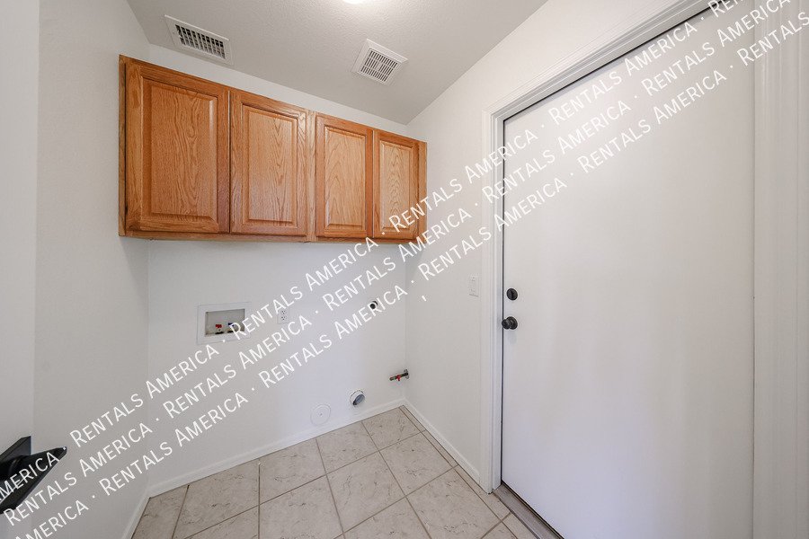Cozy 2 Bed 2 Bath in North Phx Has Gorgeous Fixtures & Great Spaces! property image