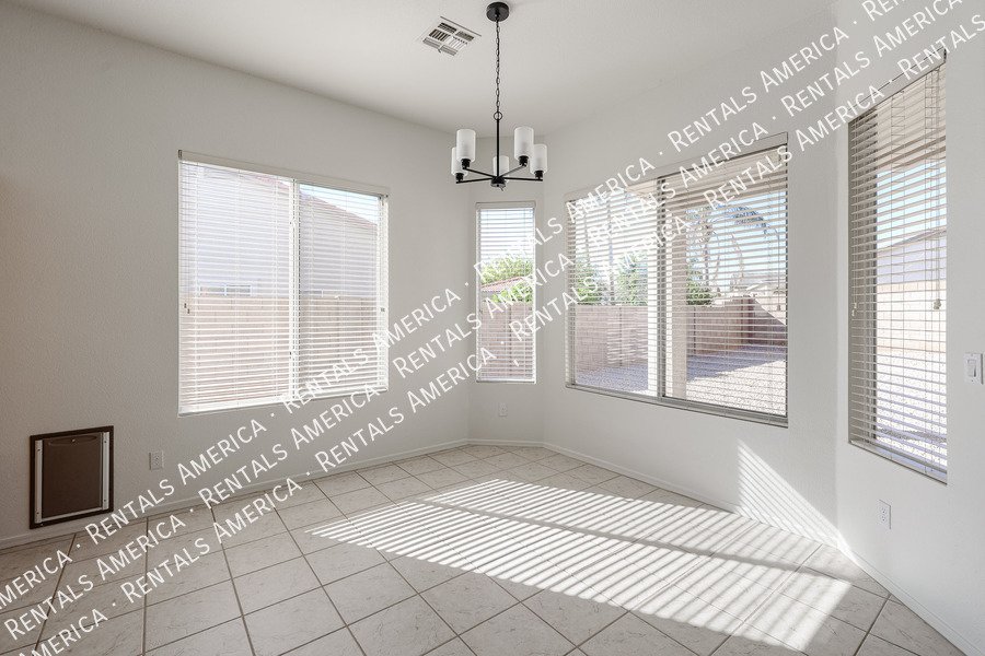 Cozy 2 Bed 2 Bath in North Phx Has Gorgeous Fixtures & Great Spaces! property image