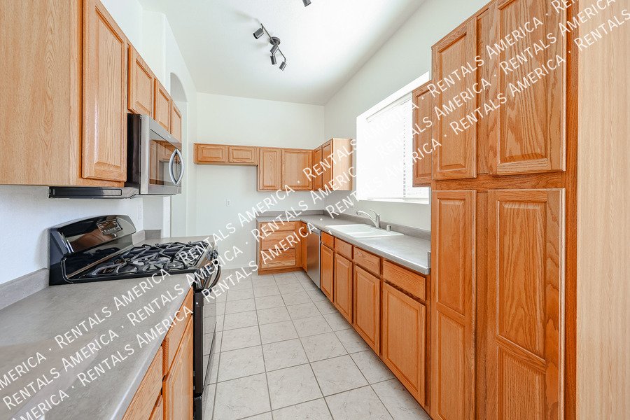 Cozy 2 Bed 2 Bath in North Phx Has Gorgeous Fixtures & Great Spaces! property image