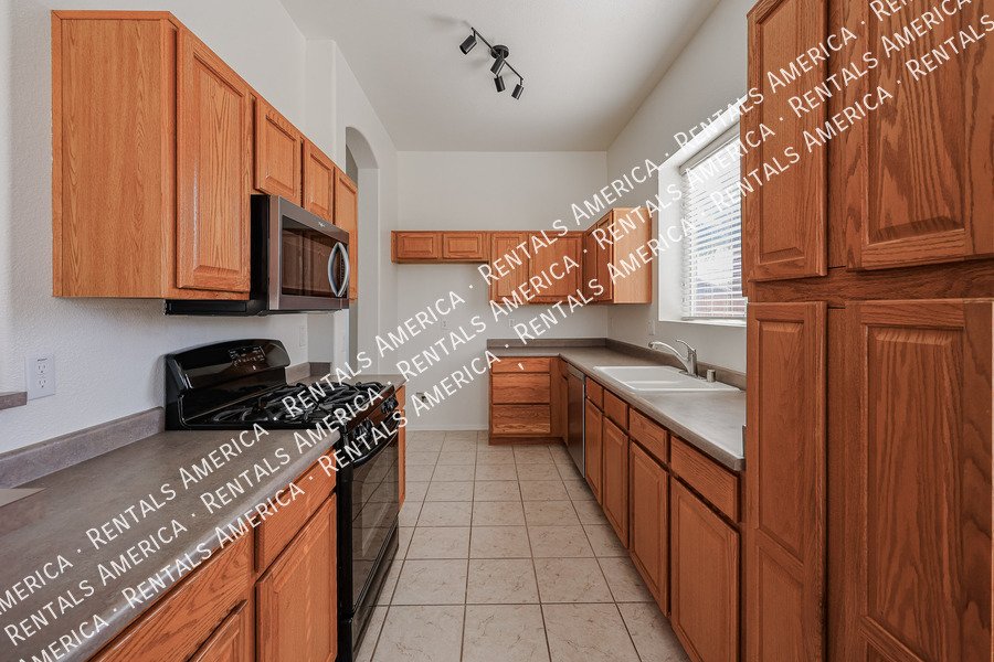 Cozy 2 Bed 2 Bath in North Phx Has Gorgeous Fixtures & Great Spaces! property image