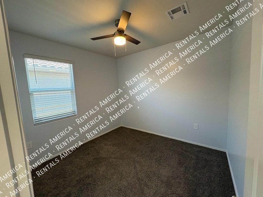 Available now! 3 bed 2 bath in Maricopa property image