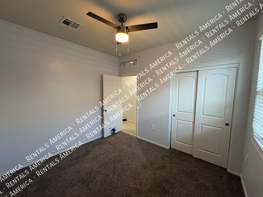 Available now! 3 bed 2 bath in Maricopa property image
