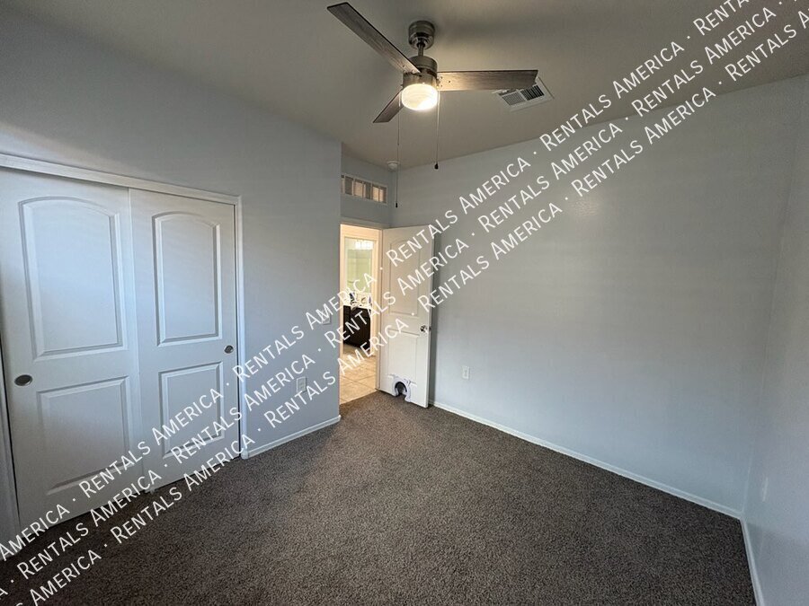 Available now! 3 bed 2 bath in Maricopa property image