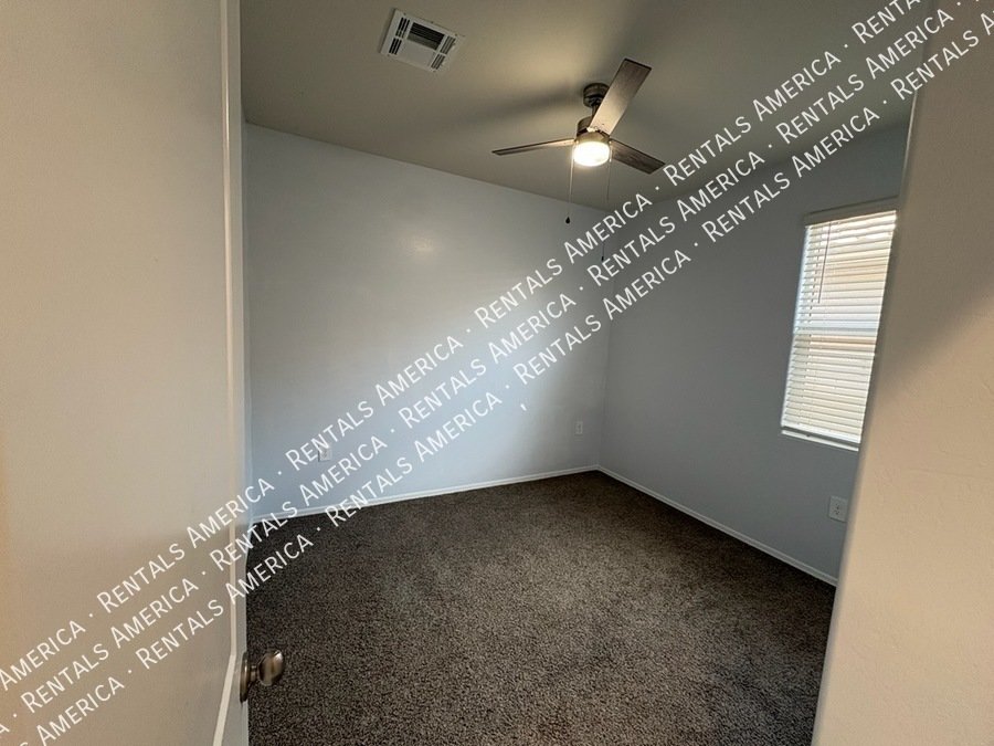 Available now! 3 bed 2 bath in Maricopa property image