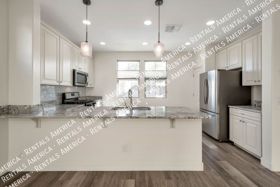 3-Bedroom, 2 Bath in Higley Heights property image