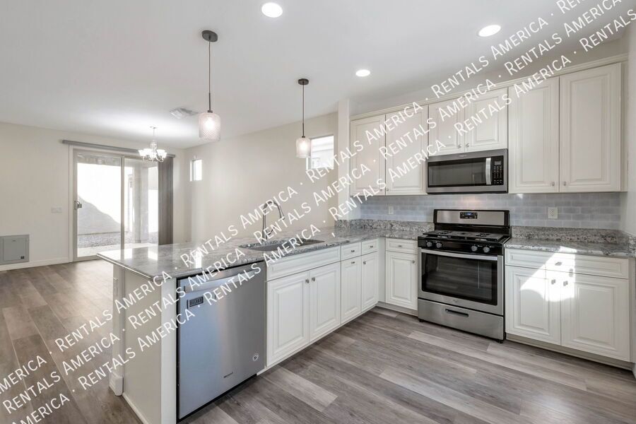 3-Bedroom, 2 Bath in Higley Heights property image