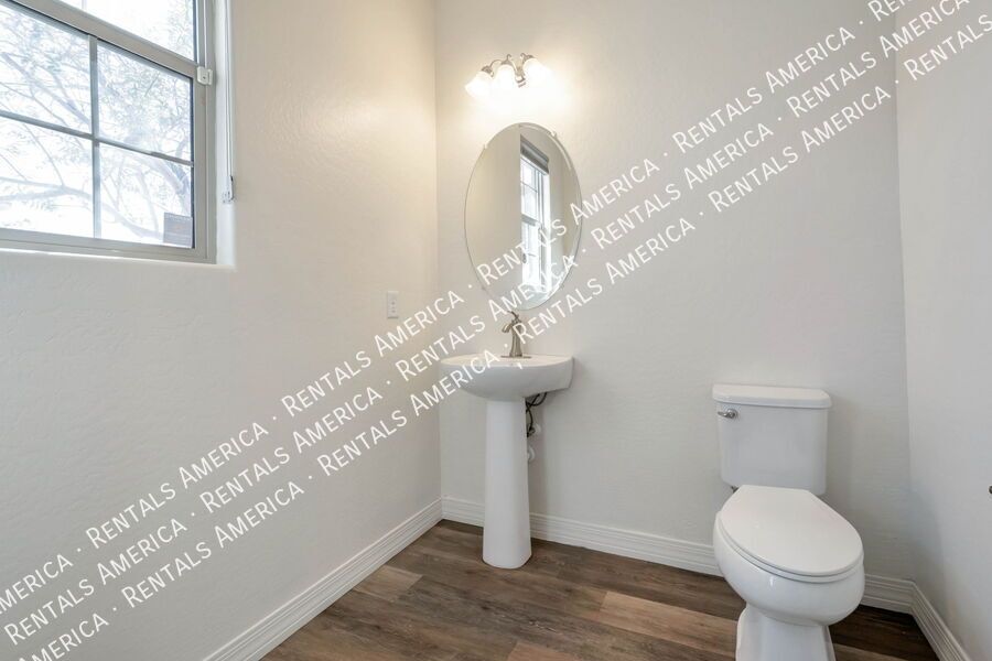 3-Bedroom, 2 Bath in Higley Heights property image