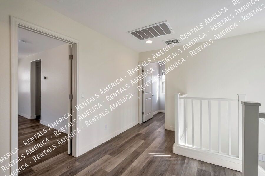 3-Bedroom, 2 Bath in Higley Heights property image