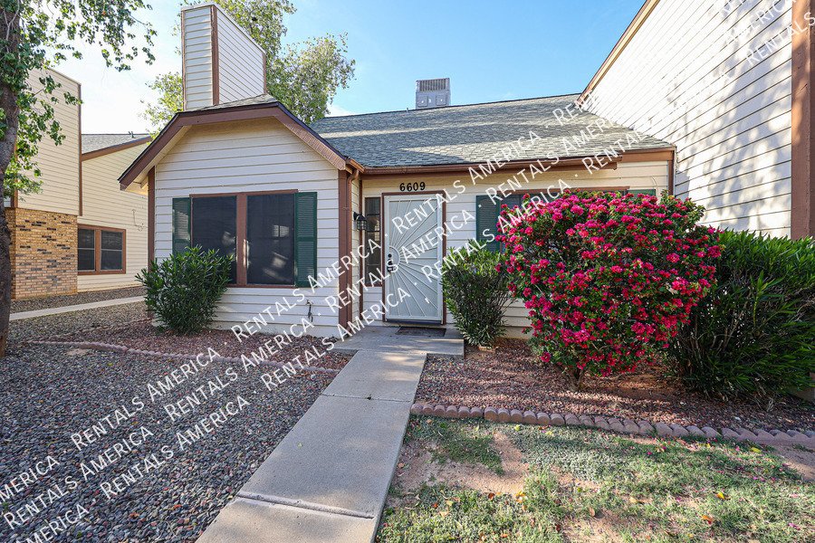 Great 3 bed condo with a loft property image