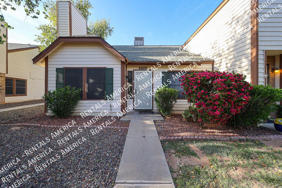 Great 3 bed condo with a loft property image