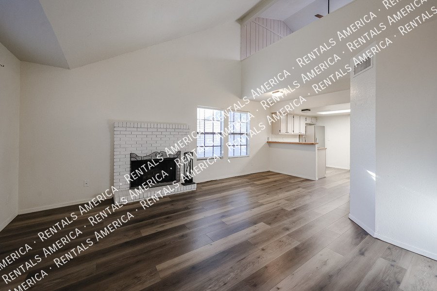 Great 3 bed condo with a loft property image