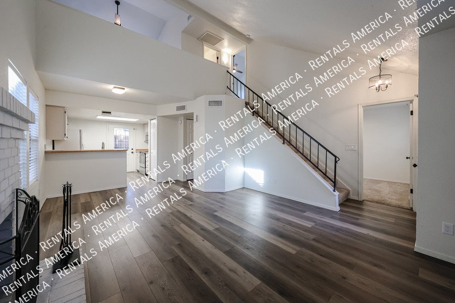 Great 3 bed condo with a loft property image