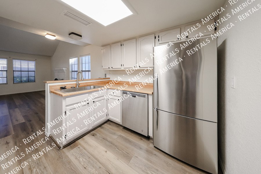 Great 3 bed condo with a loft property image