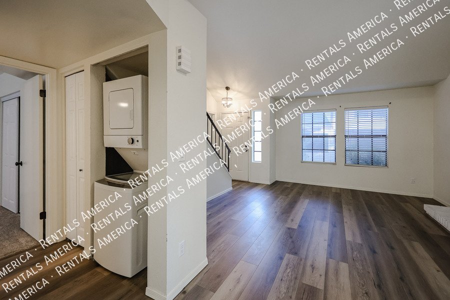 Great 3 bed condo with a loft property image