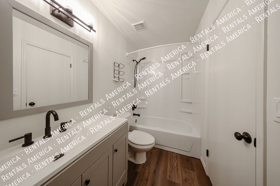 Great 3 bed condo with a loft property image