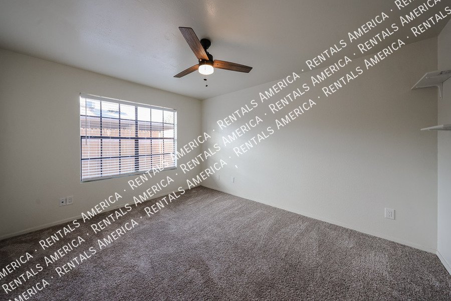 Great 3 bed condo with a loft property image