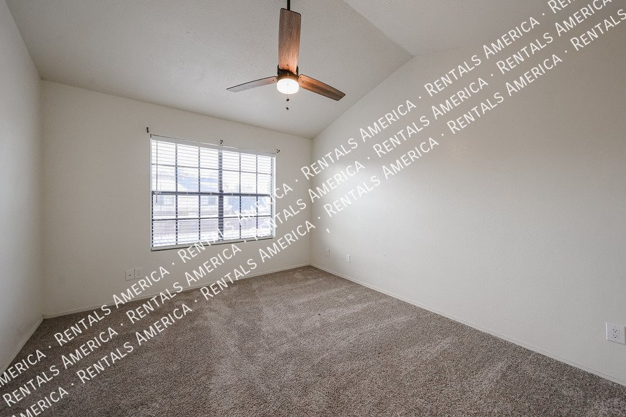 Great 3 bed condo with a loft property image