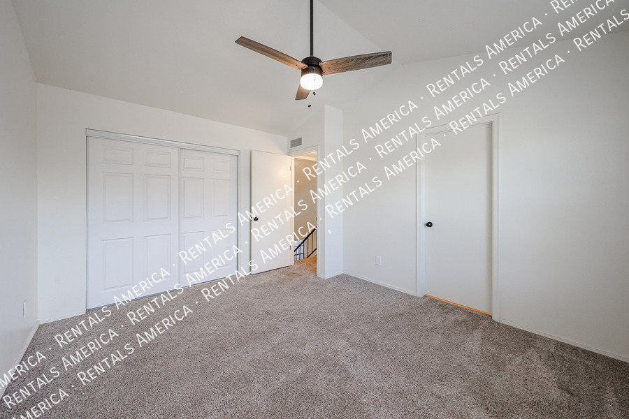 Great 3 bed condo with a loft property image