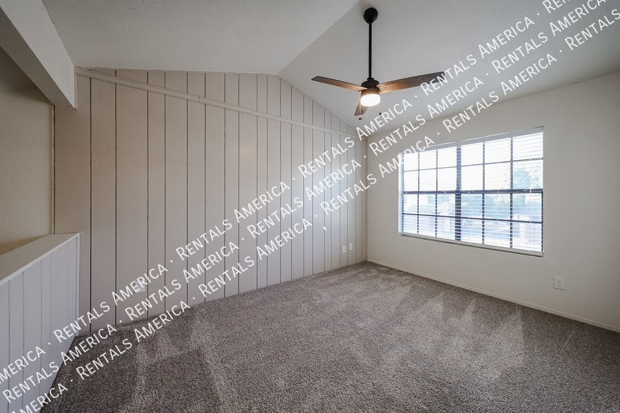 Great 3 bed condo with a loft property image