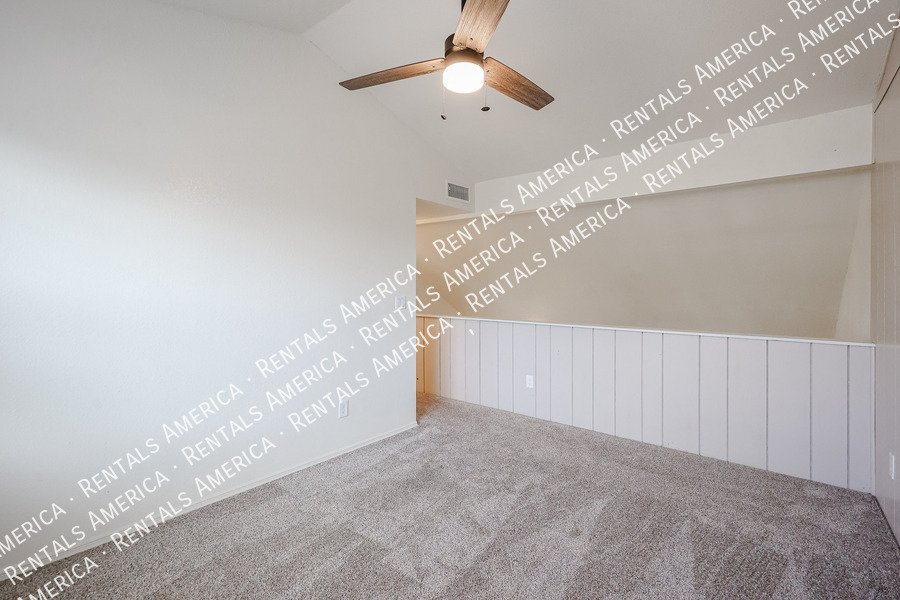 Great 3 bed condo with a loft property image