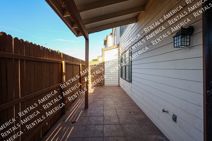 Great 3 bed condo with a loft property image