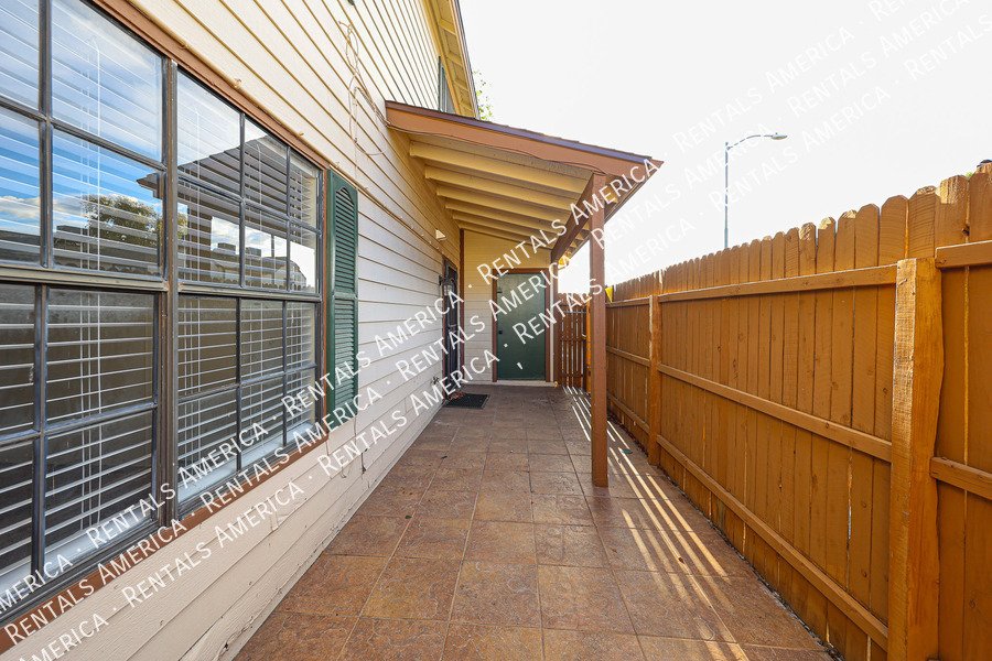 Great 3 bed condo with a loft property image