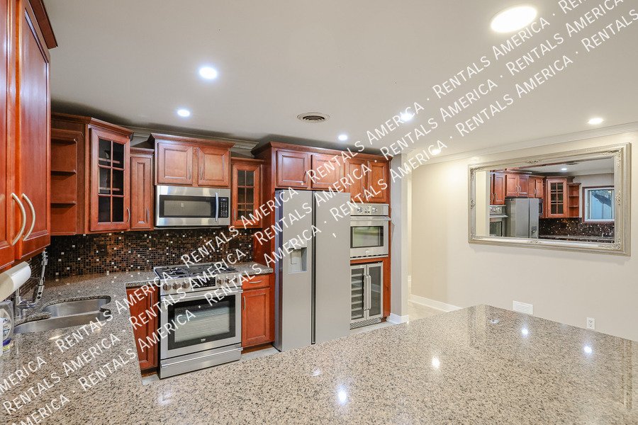 1424 N Gene Ave property image