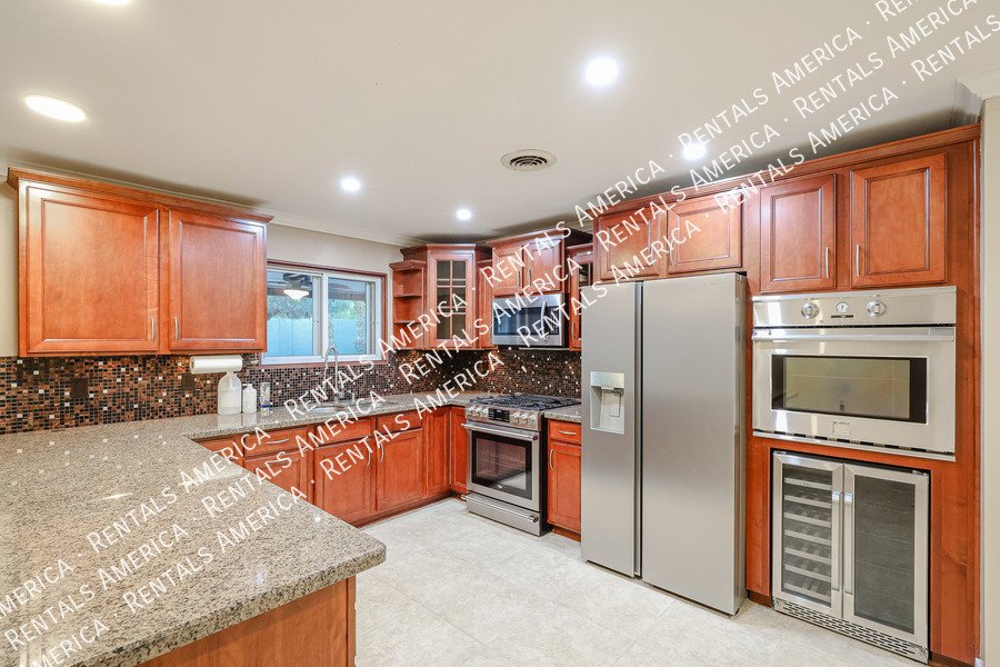 1424 N Gene Ave property image