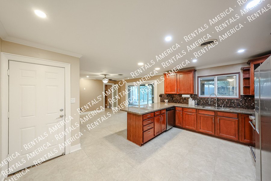 1424 N Gene Ave property image