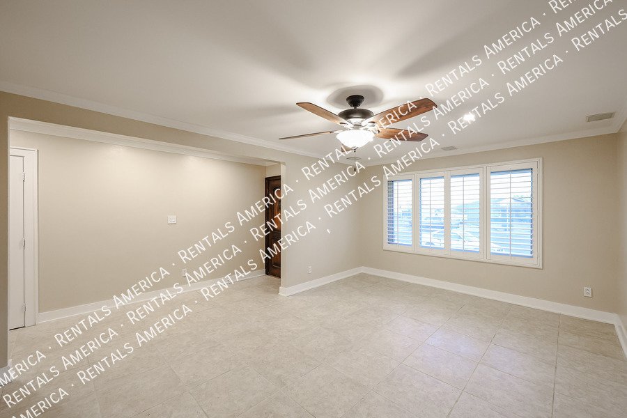 1424 N Gene Ave property image