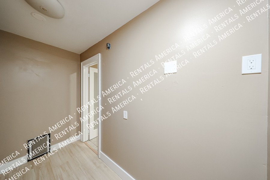 1424 N Gene Ave property image