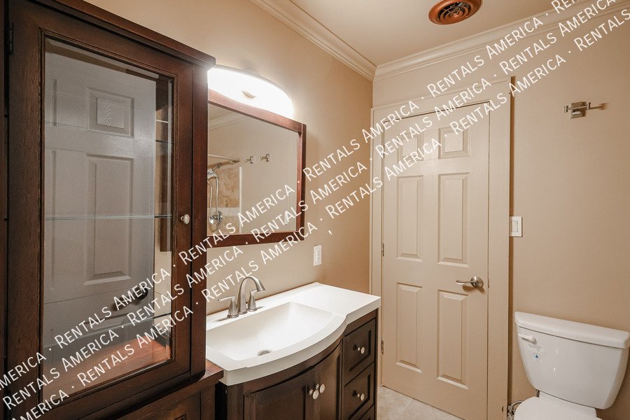 1424 N Gene Ave property image