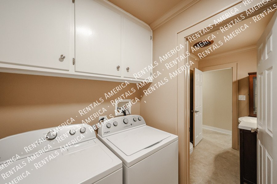 1424 N Gene Ave property image